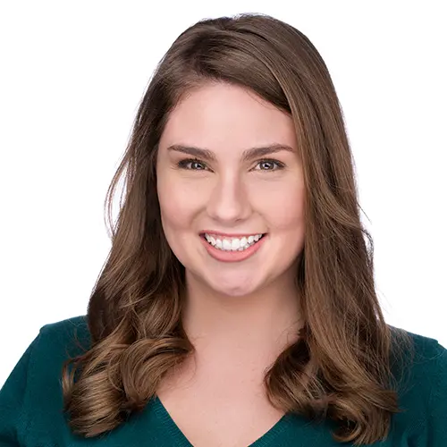 Lauren Foiles headshot